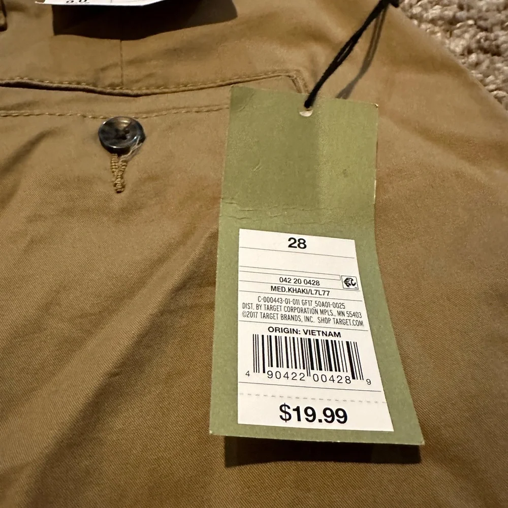 Goodfellow men’s khaki shorts - Picture 4 of 5
